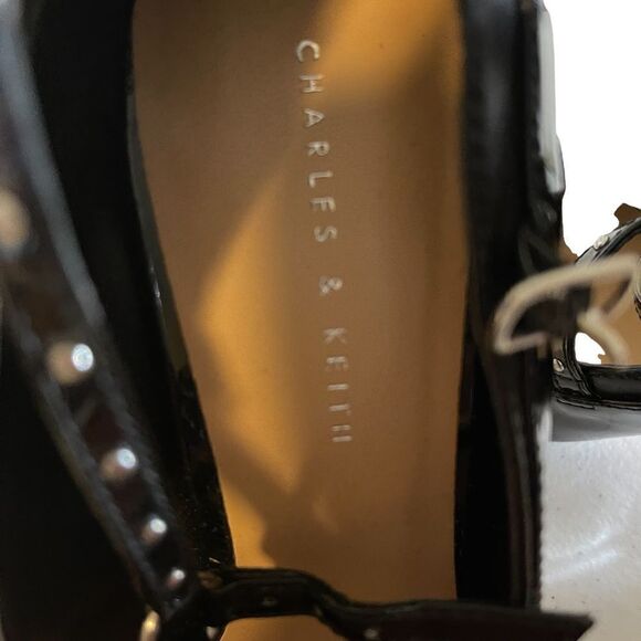 PRE-LOVED CHARLES&KEITH  Black  Size 10 - Picture 6 of 8